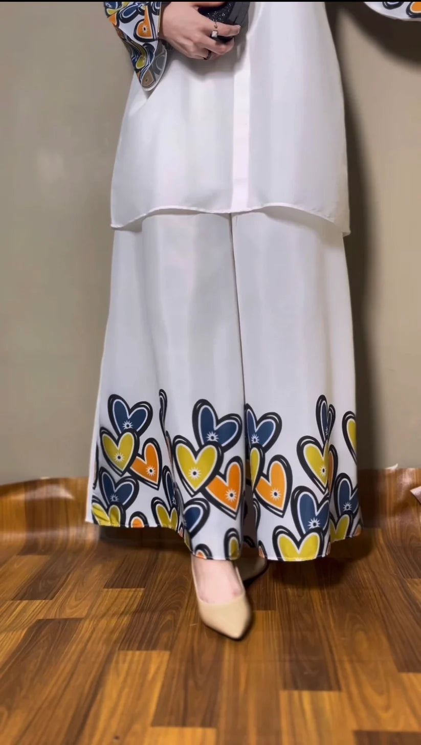 طقم منسق مزين بقلب الزهور